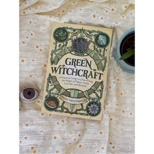 🪴 Green Witchcraft: A Practical Guide to Discovering the Magic of Plants, ...